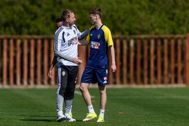 260327 Head coach Graham Potter and Williot Swedberg of the Swedish national football team at a training session on March 27, 2026 in Valencia. Photo: Joel Marklund BILDBYRAN kod JM JM0811 bbeng fotboll football soccer fotball vm-kval FIFA World Cup, WM, Weltmeisterschaft, Fussball qualifier träning practice training sverige sweden sverige a Copyright: JOELxMARKLUND BB260327JM007