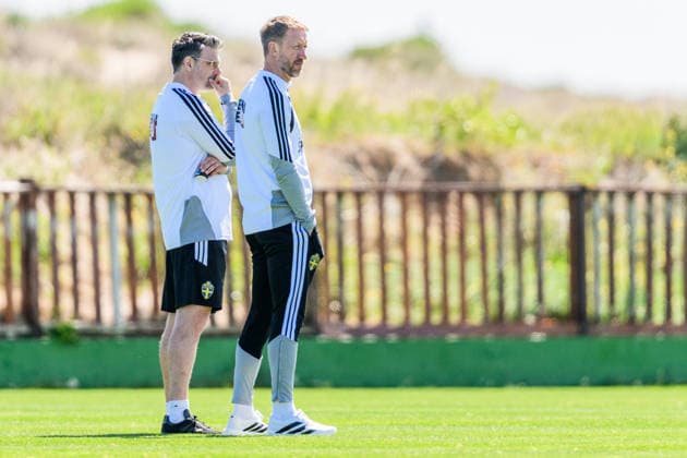 260327 Sports psychologist Daniel Ekvall and head coach Graham Potter of the Swedish national football team at a training session on March 27, 2026 in Valencia. Photo: Joel Marklund BILDBYRAN kod JM JM0811 bbeng fotboll football soccer fotball vm-kval FIFA World Cup, WM, Weltmeisterschaft, Fussball qualifier träning practice training sverige sweden sverige a Copyright: JOELxMARKLUND BB260327JM014