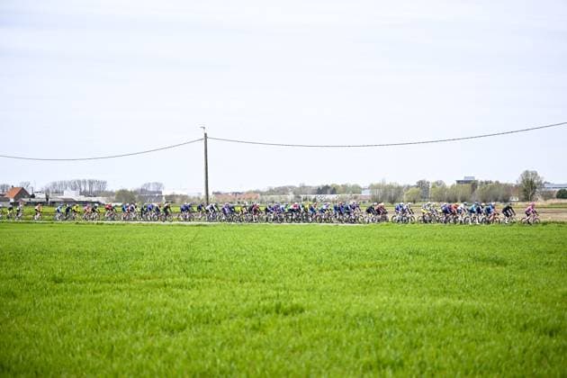 The peloton pictured in action during the E3 Saxo Bank Classic one day cycling race, 208,8km from and to Harelbeke, on Friday 27 March 2026. JASPERxJACOBS  x169060846x