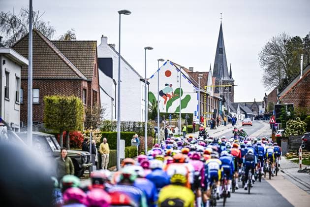 The peloton pictured in action during the E3 Saxo Bank Classic one day cycling race, 208,8km from and to Harelbeke, on Friday 27 March 2026. JASPERxJACOBS  x169061959x