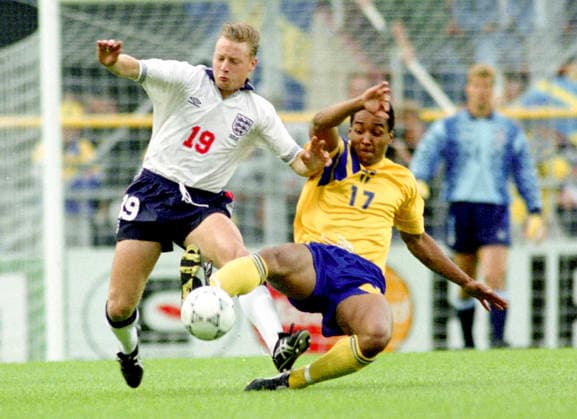 920617 Football, UEFA EURO, EM, Europameisterschaft,Fussball 1992, Group 1, Sweden - England 2-1: Englands David Batty against Swedens Martin Dahlin. Photo: BILDBYRAN M025_04 920617 920614 scanx fotboll em em92 em 92 em 1992 em1992 group 1 england bbeng dia football soccer sverige sweden Sweden v england euro uefa euro 1992 euro1992 euro92 european championships europamästerskap rasunda stadium stockholm june 17 1992 *** 920617 Football, Uefa EURO 1992, Group 1, Sweden England England 2 1 Englands David Batty against Swedens Martin Dahlin Photo BILDBYRAN M025 04 920617 920614 scanx fotboll em em92 em 92 em 1992 em1992 group 1 england bbeng dia football soccer sverige sweden Sweden v england euro uefa euro 1992 euro1992 euro92 european championships europamästerskap rasunda stadium stockholm june 17 1992  Copyright: BILDBYRAN BB920617BB169