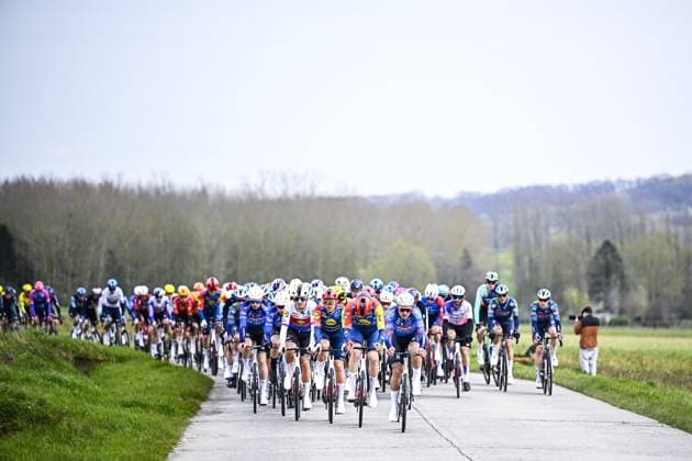 The peloton pictured in action during the E3 Saxo Bank Classic one day cycling race, 208,8km from and to Harelbeke, on Friday 27 March 2026. JASPERxJACOBS  x169066461x