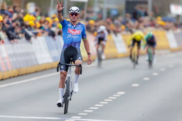 E3 Saxo Classic one-day cycling classic Mathieu van der Poel of team Alpecin-Premier Tech crosses the finish line to win the E3 Saxo Classic one-day cycling classic, a 203 kilometer cycling race starting and ending in Harelbeke, Belgium, 27 March 2026. HARELBEKE BELGIUM  Copyright: xOLIVIERxMATTHYSx