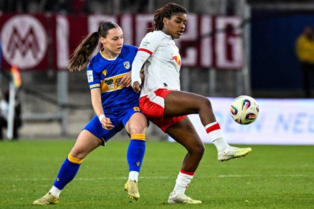 Fußball I Frauen I Saison 2025-2026 I Bundesliga I 22. Spieltag I FC Carl Zeiss Jena - RB Leipzig I 27.03.2026 Zweikampf Emily Reske (28, FC Carl Zeiss Jena) gegen Delice Boboy (17, Rasenballsport Leipzig) Jena Ernst-Abbe-Sportfeld, ad hoc Arena Thüringen Deutschland Copyright: xLobeca InesxHähnelx