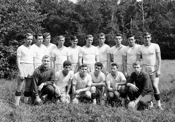 Moscow, USSR. FC Shakhtar Donetsk is a finalist of the Cup of the USSR. Sitiing (L-R): Boris Strelkov, Boris Rossikhin, Anatoly Rodin, Oleg Kolosov, Valentin Sapronov, Leonid Klyuev. Standing (L-R): Vladimir Sorokin, Vyacheslav Alyabiev, Vitaly Saveliev, Dmitry Mizerny, Nikolai Golovko, captain of the team Vladimir Salkov, Anatoly Gribennik, Gennady Snegiryov, Yuri Zakharov and Yuri Ananchenko. Vyacheslav Un Da-Sin TASS  32428910