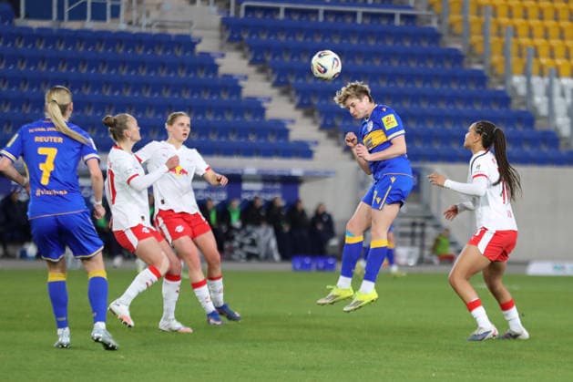 Google Pixel Frauen-Bundesliga, FC Carl Zeiss Jena - RB Leipzig; 27.03.2026 Gwendolyn Mummert (27, Carl Zeiss Jena) per Kopf. Fußball, Google Pixel Frauen-Bundesliga, Saison 2025 2026, 22. Spieltag: FC Carl Zeiss Jena vs. RB Leipzig am 27.03.2026, Ernst-Abbe-Sportfeld, ad hoc Arena, Jena. DFB REGULATIONS PROHIBIT ANY USE OF PHOTOGRAPHS AS IMAGE SEQUENCES AND OR QUASI-VIDEO. Copyright: xBEAUTIFULxSPORTS JanxKaeferx
