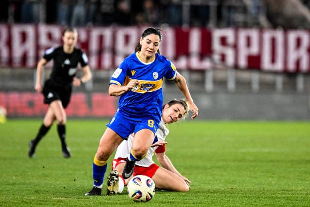 Fußball I Frauen I Saison 2025-2026 I Bundesliga I 22. Spieltag I FC Carl Zeiss Jena - RB Leipzig I 27.03.2026 Zweikampf Olivia Johansson Alcaide (9, FC Carl Zeiss Jena) wird von Sandra Starke (13, Rasenballsport Leipzig) attackiert Jena Ernst-Abbe-Sportfeld, ad hoc Arena Thüringen Deutschland Copyright: xLobeca InesxHähnelx