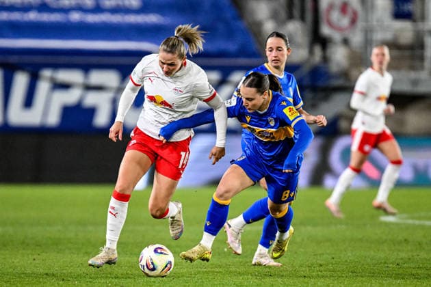 Fußball I Frauen I Saison 2025-2026 I Bundesliga I 22. Spieltag I FC Carl Zeiss Jena - RB Leipzig I 27.03.2026 Zweikampf Marleen Schimmer (14, Rasenballsport Leipzig) und Felicia Sophie Sträßer (8, FC Carl Zeiss Jena) Jena Ernst-Abbe-Sportfeld, ad hoc Arena Thüringen Deutschland Copyright: xLobeca InesxHähnelx