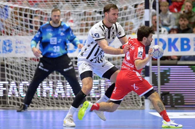 Erik Balenciaga (MT Melsungen 6) (am Ball), Veron Nacinovic (THW Kiel 93) (L) , GER, MT Melsungen - THW Kiel, Handball, 1. Bundesliga, 26. Spieltag, Saison 2025 2026, 27.03.2026, GER, MT Melsungen - THW Kiel, Handball, 1. Bundesliga, 26. Spieltag, Saison 2025 2026, 27.03.2026 Kassel Copyright: xEibner-Pressefotox xRolandxSippex EP_RSL