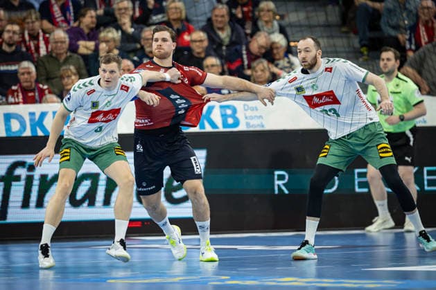 DAIKIN HBL: SG Flensburg-Handewitt vs GWD Minden; 27.03.26 Kampf am Kreis Karolis Antanavicius (Nr.08, GWD Minden), Johannes Golla (Nr.04, SG Flensburg-Handewitt), Alexander Weck (Nr.73, GWD Minden) DAIKIN HBL: SG Flensburg-Handewitt vs GWD Minden, GP JOULE Arena am 27.03.26 Copyright: xBEAUTIFULxSPORTS MarioxM.xKobergx
