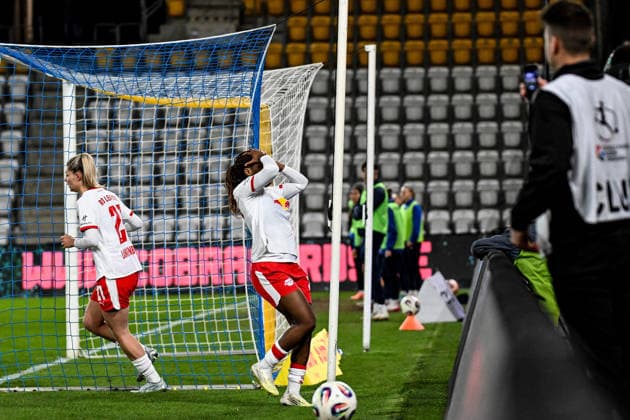 Fußball I Frauen I Saison 2025-2026 I Bundesliga I 22. Spieltag I FC Carl Zeiss Jena - RB Leipzig I 27.03.2026 Delice Boboy (17, Rasenballsport Leipzig) schlägt enttäuscht die Hände vor ihr Gesicht, nachdem Sie den Ball knapp neben das Tor gesetzt hat Jena Ernst-Abbe-Sportfeld, ad hoc Arena Thüringen Deutschland Copyright: xLobeca InesxHähnelx
