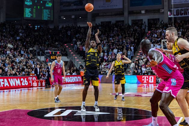 Babacar Sane (MHP RIESEN Ludwigsburg, 00) beim Freiwurf Telekom Baskets Bonn vs. MHP RIESEN Ludwigsburg, Basketball, easy Credit BBL, 26. Spieltag, 2025 2026, 27.03.2026 Telekom Baskets Bonn vs. MHP RIESEN Ludwigsburg, Basketball, easy Credit BBL, 26. Spieltag, 2025 2026, 27.02.2026 Bonn Copyright: xEibner-Pressefoto GerhardxWingenx EP_GWR