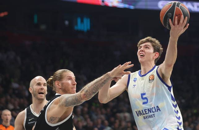 EuroLeague Basketball - Partizan Belgrade vs Valencia Basket Valencia s Sergio De Larrea (R) in action against Partizan s Dylan Osetkowski (L) during the Euroleague basketball match between Partizan Belgrade and Valencia Basket in Belgrade, Serbia, 27 March 2026. BELGRADE SERBIA  Copyright: xANDREJxCUKICx