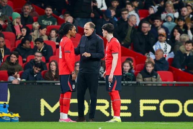 England v Uruguay, International Thomas Tuchel advises Djed Spence and Tino Livramento of England of England during the England v Uruguay International Friendly, Länderspiel, Nationalmannschaft match at Wembley Stadium, London, England on 27 March 2026 Credit: Ian Stephen Every Second Media Editorial use only. All images are copyright Every Second Media Limited. No images may be reproduced without prior permission. Copyright: xIMAGO EveryxSecondxMediax ESM-1881-0008 IanxStephenx xEveryxSecondxMediax