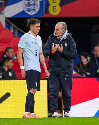 Marcelo Bielsa manager of Uruguay talks to Manuel Ugarte during the International Friendly, Länderspiel, Nationalmannschaft match between England and Uruguay at Wembley Stadium, London, England on 27 March 2026.  Copyright: xAndyxRowlandx PMI-7198-0015