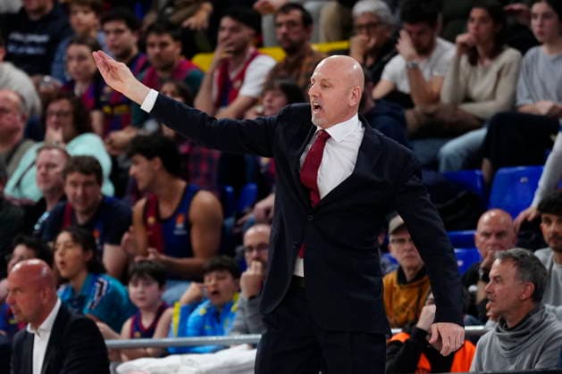 Euroleage Basketball - FC Barcelona, Barca vs. Red Star Belgrade Red Star s head coach Sasa Obradovic gestures during the Euroleague basketball match between FC Barcelona and Red Star Belgrade, in Barcelona, Spain, 27 March 2026. Barcelona Spain  Copyright: xAlejandroxGarciax