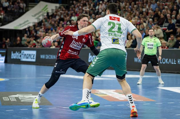 DAIKIN HBL: SG Flensburg-Handewitt vs GWD Minden; 27.03.26 Lasse Kjaer Moller (Nr.64, SG Flensburg-Handewitt) gegen Mika Laurin Sajenev (Nr.21, GWD Minden) DAIKIN HBL: SG Flensburg-Handewitt vs GWD Minden, GP JOULE Arena am 27.03.26 Copyright: xBEAUTIFULxSPORTS MarioxM.xKobergx