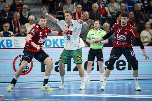 DAIKIN HBL: SG Flensburg-Handewitt vs GWD Minden; 27.03.26 Blaz Blagotinsek (Nr.43, SG Flensburg-Handewitt), Tom Bergner (Nr.28, GWD Minden), Marko Grgic (Nr.17, SG Flensburg-Handewitt) DAIKIN HBL: SG Flensburg-Handewitt vs GWD Minden, GP JOULE Arena am 27.03.26 Copyright: xBEAUTIFULxSPORTS MarioxM.xKobergx