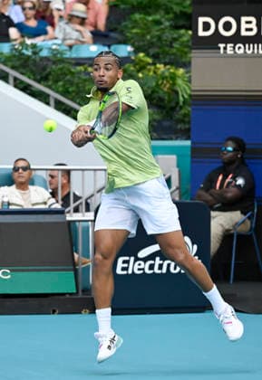 MIAMI GARDENS, FL - MARCH 27: Arthur Fils of France returns the shot to Jiri Lehecka of Czechia, during the men™s semifinal match of the Miami Open on March 27, 2026. at Hard Rock Stadium in Miami Gardens, Florida. (Photo by Michele Eve Sandberg Icon Sportswire) TENNIS: MAR 27 Miami Open EDITORIAL USE ONLY Icon2603270692