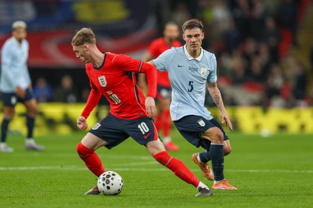 LONDON, ENGLAND, MARCH 27: Manuel Ugarte (5 Uruguay) defends Cole Palmer (10 England) during the International Friendly, Länderspiel, Nationalmannschaft match between England and Uruguay at Wembley Stadium on March 26th, 2026 in London, England (Photo by Alexander Canillas Sports Press Photo) Copyright: xAlexanderxCanillas SPPx Sportspressphoto_SPR119458