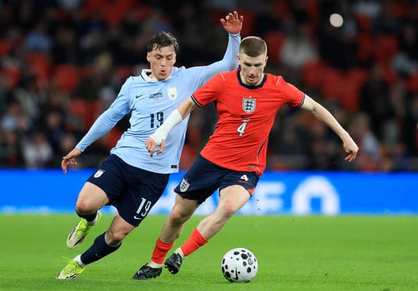 England v Uruguay - International Friendly, Länderspiel, Nationalmannschaft Federico Vinas of Uruguay and Adam Wharton of England challenge during the international friendly match between England and Uruguay at Wembley Stadium on March 27, 2026 in London, England. WARNING! This Photograph May Only Be Used For Newspaper And Or Magazine Editorial Purposes. May Not Be Used For Publications Involving 1 player, 1 Club Or 1 Competition Without Written Authorisation From Football DataCo Ltd. For Any Queries, Please Contact Football DataCo Ltd on +44 (0) 207 864 9121 London Wembley Stadium England United Kingdom Copyright: xAllstarxPicturexLibraryxLtdx