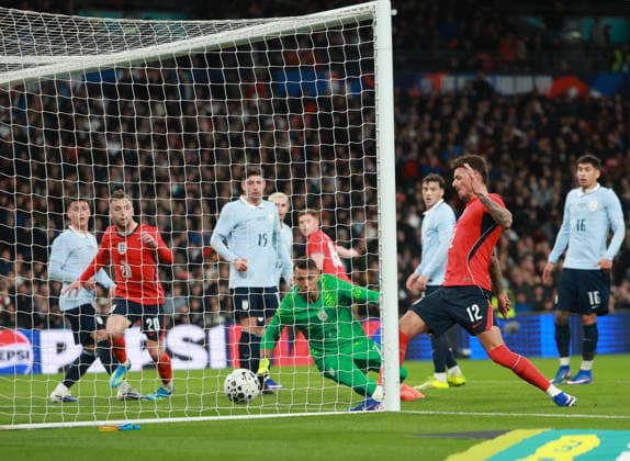 Soccer International Friendly, Länderspiel, Nationalmannschaft Matches - England vs Uruguay Ben White (R) of England scores the 1-0 goal during the international friendly soccer match between England and Uruguay at Wembley Stadium in London, Britain, 27 March 2026. LONDON United Kingdom  Copyright: xNEILxHALLx
