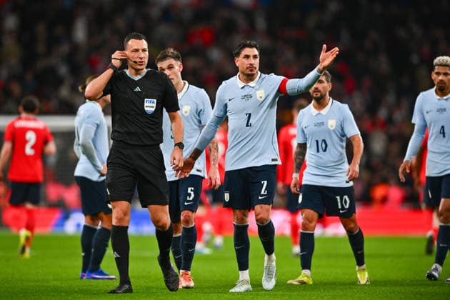 LONDON, ENGLAND - MARCH 27: Jose Maria Gimenez of Uruguay talks to referee Sven Jablonski during the International Friendly, Länderspiel, Nationalmannschaft match between England and Uruguay at Wembley Stadium on March 27, 2026 in London, England. Copyright: xYaroslavxDunkax xSPPx Sportspressphoto_SPR119498