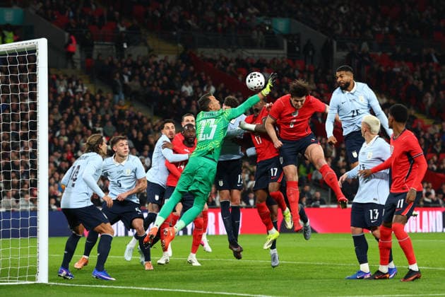 International Football Friendly: England v Uruguay LONDON, UK - 27th March 2026: Fernando Muslera of Uruguay under pressure from Harry Maguire of England during the International Friendly, Länderspiel, Nationalmannschaft match between England and Uruguay at Wembley Stadium London Wembley Stadium England United Kingdom Copyright: xCraigxMercerx xPeakxActionxPhotosx