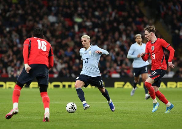 England v Uruguay, London, UK - 27 Mar 2026 Guillermo Varela of Uruguay on the ball during the International Friendly, Länderspiel, Nationalmannschaft Match between England and Uruguay at Wembley Stadium, London on 27 March 2026. ( London Wembley Stadium Brent England Copyright: xJoshxSmith PPAUKx PPA-260093