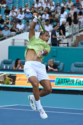 March 27, 2026, Miami Gardens, Fl, United States: Arthur Fils of France returns a shot to Jiri Lehecka of Czechia during the MenÃ¢â‚¬â ¢s Semifinal match of the Miami Open Presented by Itau at Hard Rock Stadium on March 27, 2026 in Miami Gardens, Florida. Florida. 2026 Miami Open, Miami Gardens, USA - 27 Mar 2026  - ZUMAsd3_ 20260327_znp_sd3_002 Copyright: xMichelexEvexSandbergx