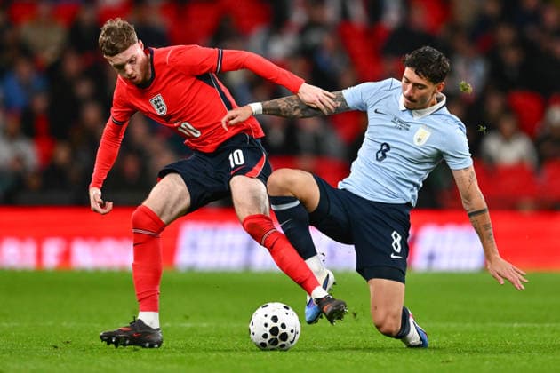 LONDON, ENGLAND - MARCH 27: Cole Palmer of England and Emiliano Martinez of Uruguay battle for the ball during the International Friendly, Länderspiel, Nationalmannschaft match between England and Uruguay at Wembley Stadium on March 27, 2026 in London, England. Copyright: xYaroslavxDunkax xSPPx Sportspressphoto_SPR119516