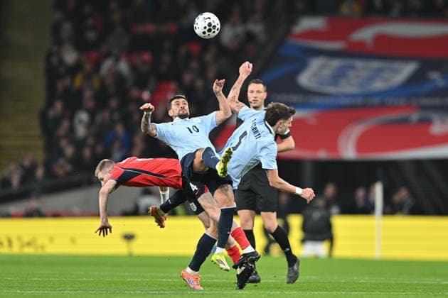 Giorgian De Arrascaeta, Manuel Ugarte of Uruguay and Adam Wharton of England clash during the International Friendly, Länderspiel, Nationalmannschaft match between England and Uruguay at Wembley Stadium, London, England on 27 March 2026. Copyright: xPhilxHutchinsonx 44760017
