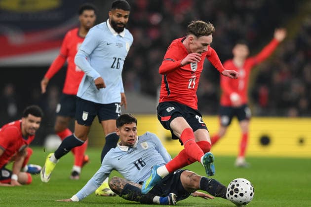 England v Uruguay - International Friendly, Länderspiel, Nationalmannschaft James Garner of England challenges Mathia Olivera of Uruguay during the International Friendly match between England and Uruguay at Wembley Stadium in London on March 27, 2026. London Greater London United Kingdom  Copyright: xMIxNewsx originalFilename:fletcher-englandv260327_npsx3.jpg