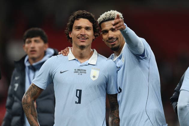 LONDON, ENGLAND, MARCH 27: Darwin Nunez (9 Uruguay) and Ronald Araujo (4 Uruguay) look at the stand during the International Friendly, Länderspiel, Nationalmannschaft match between England and Uruguay at Wembley Stadium on March 26th, 2026 in London, England (Photo by Alexander Canillas Sports Press Photo) Copyright: xAlexanderxCanillas SPPx Sportspressphoto_SPR119620