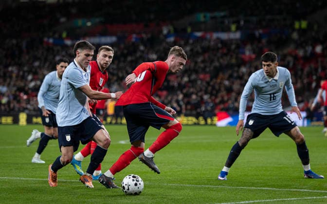 England v Uruguay International Friendly, Länderspiel, Nationalmannschaft Manuel Ugarte of Uruguay challenges for the ball with Cole Palmer of England during the International Friendly match at Wembley Stadium, London 27 03 2026 UK Newspapers OUT Copyright: xJackxTylerx FIL-23187-0094