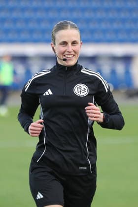 Google Pixel Frauen-Bundesliga, FC Carl Zeiss Jena - RB Leipzig; 27.03.2026 Schiedsrichterin Davina Lutz. Fußball, Google Pixel Frauen-Bundesliga, Saison 2025 2026, 22. Spieltag: FC Carl Zeiss Jena vs. RB Leipzig am 27.03.2026, Ernst-Abbe-Sportfeld, ad hoc Arena, Jena. DFB REGULATIONS PROHIBIT ANY USE OF PHOTOGRAPHS AS IMAGE SEQUENCES AND OR QUASI-VIDEO. Copyright: xBEAUTIFULxSPORTS JanxKaeferx