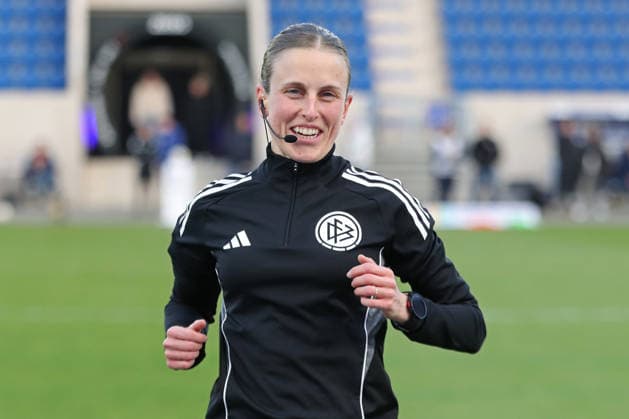 Google Pixel Frauen-Bundesliga, FC Carl Zeiss Jena - RB Leipzig; 27.03.2026 Schiedsrichterin Davina Lutz. Fußball, Google Pixel Frauen-Bundesliga, Saison 2025 2026, 22. Spieltag: FC Carl Zeiss Jena vs. RB Leipzig am 27.03.2026, Ernst-Abbe-Sportfeld, ad hoc Arena, Jena. DFB REGULATIONS PROHIBIT ANY USE OF PHOTOGRAPHS AS IMAGE SEQUENCES AND OR QUASI-VIDEO. Copyright: xBEAUTIFULxSPORTS JanxKaeferx