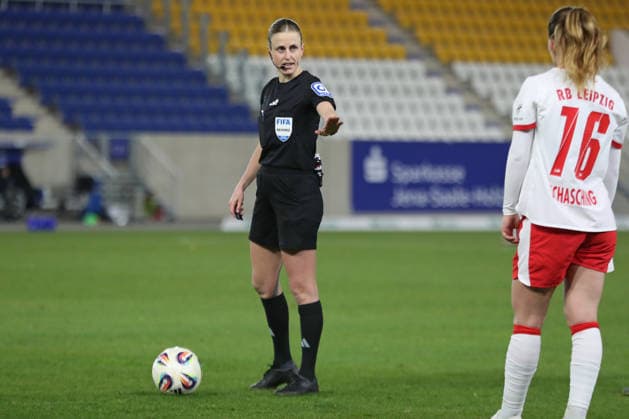 Google Pixel Frauen-Bundesliga, FC Carl Zeiss Jena - RB Leipzig; 27.03.2026 Schiedsrichterin Davina Lutz. Fußball, Google Pixel Frauen-Bundesliga, Saison 2025 2026, 22. Spieltag: FC Carl Zeiss Jena vs. RB Leipzig am 27.03.2026, Ernst-Abbe-Sportfeld, ad hoc Arena, Jena. DFB REGULATIONS PROHIBIT ANY USE OF PHOTOGRAPHS AS IMAGE SEQUENCES AND OR QUASI-VIDEO. Copyright: xBEAUTIFULxSPORTS JanxKaeferx