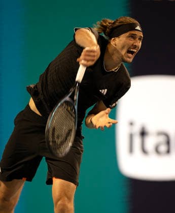 March 27, 2026, Miami Gardens, Fl, United States: MIAMI GARDENS, FL - MARCH 27: Alexander Zverev serves the ball against Jannik Sinner in the semi-finals during the Miami Open at Hard Rock Stadium on March 27, 2026 in Miami Gardens, Florida. Miami Open  - ZUMAt139 20260327_aaa_t139_044 Copyright: xMichaelxPimentel IsixPhotosx