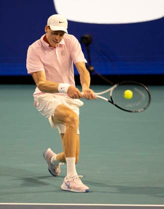 March 27, 2026, Miami Gardens, Fl, United States: MIAMI GARDENS, FL - MARCH 27: Jannik Sinner hits the ball against Alexander Zverev in the semi-finals during the Miami Open at Hard Rock Stadium on March 27, 2026 in Miami Gardens, Florida. Miami Open  - ZUMAt139 20260327_aaa_t139_045 Copyright: xMichaelxPimentel IsixPhotosx