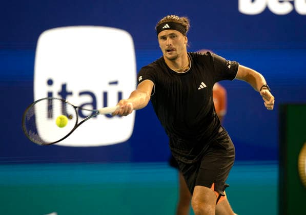 March 27, 2026, Miami Gardens, Fl, United States: MIAMI GARDENS, FL - MARCH 27: Alexander Zverev hits the ball against Jannik Sinner in the semi-finals during the Miami Open at Hard Rock Stadium on March 27, 2026 in Miami Gardens, Florida. Miami Open  - ZUMAt139 20260327_aaa_t139_054 Copyright: xMichaelxPimentel IsixPhotosx
