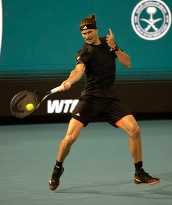 March 27, 2026, Miami Gardens, Fl, United States: MIAMI GARDENS, FL - MARCH 27: Alexander Zverev hits the ball against Jannik Sinner in the semi-finals during the Miami Open at Hard Rock Stadium on March 27, 2026 in Miami Gardens, Florida. Miami Gardens United States - ZUMAt139 20260327_aaa_t139_051 Copyright: xMichaelxPimentel IsixPhotosx