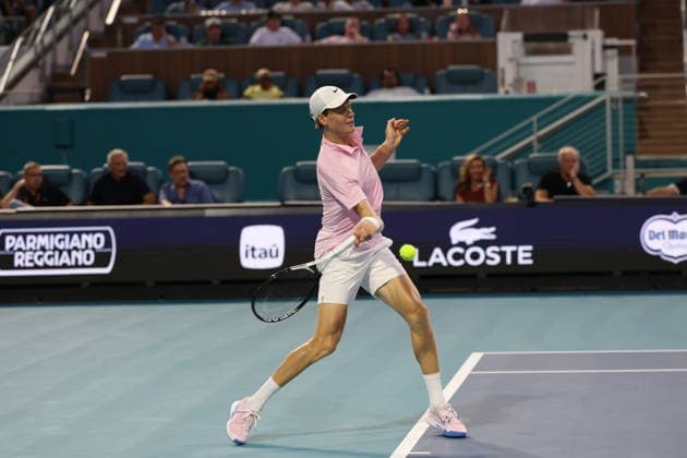 March 27, 2026, Miami Gardens, Florida, United States Of America: MIAMI GARDENS, FLORIDA - MARCH 27: Jannik SInner of Italy defeats Alexander Zverev of Germany during the Men s Semifinals on Day 11 of the Miami Open at Hard Rock Stadium on March 27, 2026 in Miami Gardens, Florida....People: Jannik SInner Miami Gardens United States Of America - ZUMAs214 20260327_ada_s214_047 Copyright: xSMGx