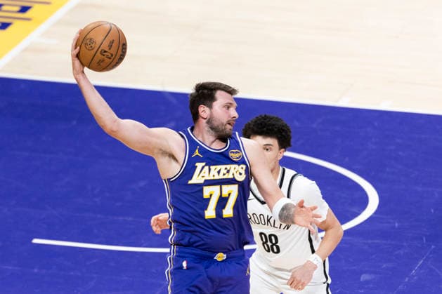 March 27, 2026, Los Angeles, California, USA: Los Angeles LakersÃ¢â‚¬â ¢ Luka DonÄÂiÄ¡ (77) is defended by Brooklyn NetsÃ¢â‚¬â ¢ Nolan Traore (88) during an NBA, Basketball Herren, USA basketball game at Crypto.com Arena on Friday, March 27, 2026 in Los Angeles. NBA 2026: Nets Vs Lakers  - ZUMAc68_ 20260327_zaf_c68_002 Copyright: xRingoxChiux