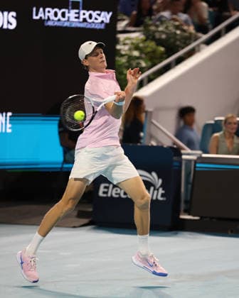 March 27, 2026, Miami Gardens, Florida, United States Of America: MIAMI GARDENS, FLORIDA - MARCH 27: Jannik SInner of Italy defeats Alexander Zverev of Germany during the Men s Semifinals on Day 11 of the Miami Open at Hard Rock Stadium on March 27, 2026 in Miami Gardens, Florida....People: Jannik SInner Miami Open 2026 - Day 11  - ZUMAs214 20260327_ada_s214_108 Copyright: xSMGx