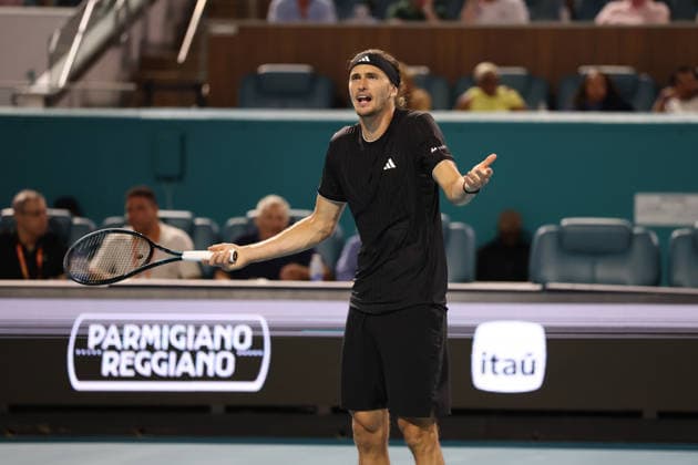 March 27, 2026, Miami Gardens, Florida, United States Of America: MIAMI GARDENS, FLORIDA - MARCH 27: Jannik SInner of Italy defeats Alexander Zverev of Germany during the Men s Semifinals on Day 11 of the Miami Open at Hard Rock Stadium on March 27, 2026 in Miami Gardens, Florida....People: Alexander Zverev Miami Gardens United States Of America - ZUMAs214 20260327_ada_s214_124 Copyright: xSMGx