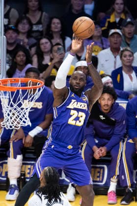 March 27, 2026, Los Angeles, California, USA: Los Angeles Lakers LEBRON JAMES (23) shoots against the Brooklyn Nets during an NBA, Basketball Herren, USA basketball game at Crypto.com Arena on Friday in Los Angeles. NBA 2026: Nets Vs Lakers  - ZUMAc68_ 20260327_zaf_c68_008 Copyright: xRingoxChiux