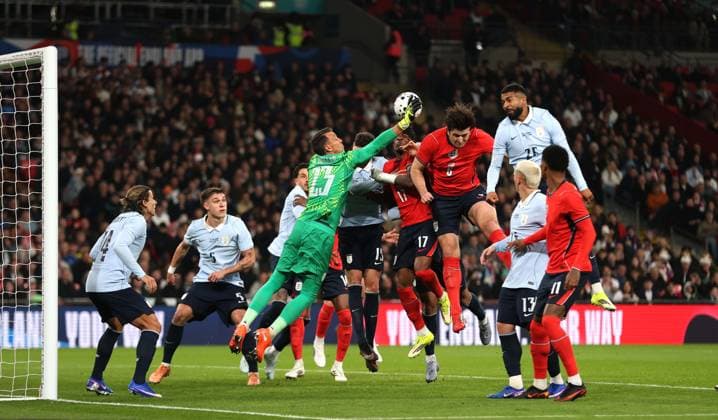 LONDON, ENGLAND, MARCH 27: Harry Maguire of England national team, Nationalteam challenges for the ariel ball with Fernando Muslera of Uruguay National Team during the match between England and Uruguay in the International Friendly, Länderspiel, Nationalmannschaft match at Wembley Stadium in London, England, on March 27. (Photo by Daniel Weir) Copyright: xDanielxWeir SportsxPressxPhotox Sportspressphoto_SPR119645