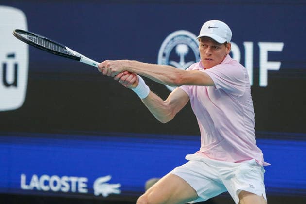 MIAMI GARDENS, FL - MARCH 27: Jannik Sinner (ITA) in action during a men™s semi-final singles match against Alexander Zverev (GER) at the Miami Open on March 27, 2026, at Hard Rock Stadium in Miami Gardens, Florida,(Photo by Chris Arjoon Icon Sportswire) TENNIS: MAR 27 Miami Open EDITORIAL USE ONLY Icon2603270010108