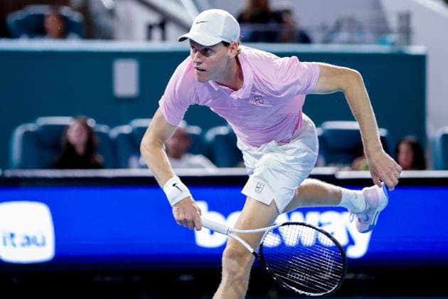 MIAMI GARDENS, FL - MARCH 27: Jannik Sinner (ITA) in action during a men™s semi-final singles match against Alexander Zverev (GER) at the Miami Open on March 27, 2026, at Hard Rock Stadium in Miami Gardens, Florida,(Photo by Chris Arjoon Icon Sportswire) TENNIS: MAR 27 Miami Open EDITORIAL USE ONLY Icon2603270010133